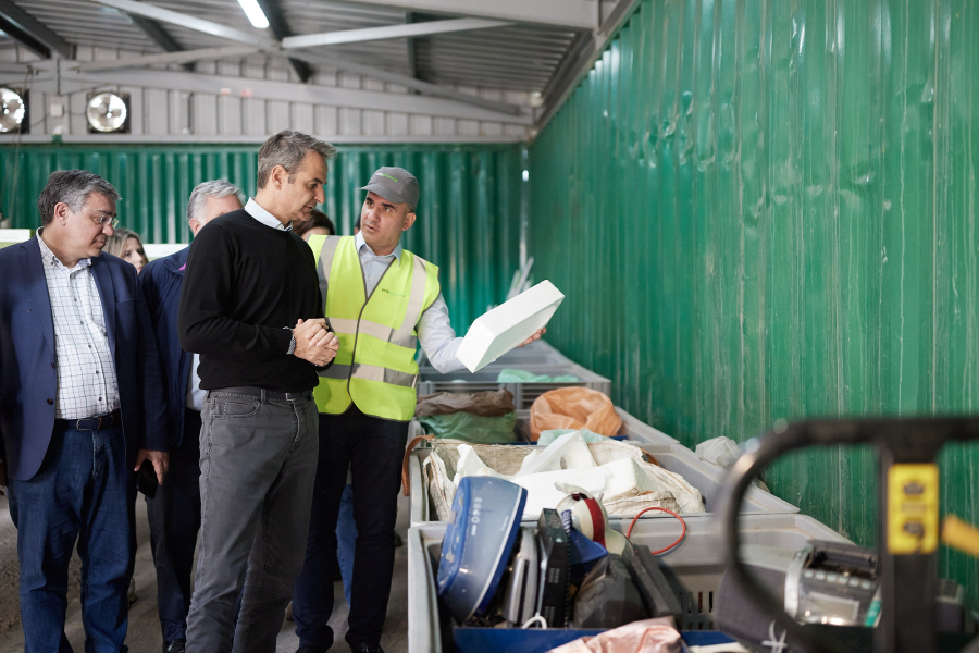 Μητσοτάκης από Τήλο: Απολύτως εφικτός στόχος η ανακύκλωση στο 100%