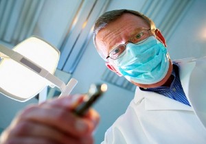 Στο στόχαστρο του Οδοντιατρικού Συλλόγου τα παράνομα ινστιτούτα λεύκανσης δοντιών