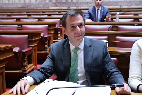ΠΑΣΟΚ: Ακραία μεθόδευση στην Επιτροπή Θεσμών και Διαφάνειας να μην κληθούν Δημητριάδης και Ντίλιαν