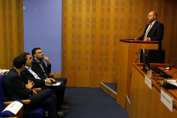 «Εμφύλιος» στο ΤΕΕ για τις ασφαλιστικές εισφορές για το 2011 και 2012