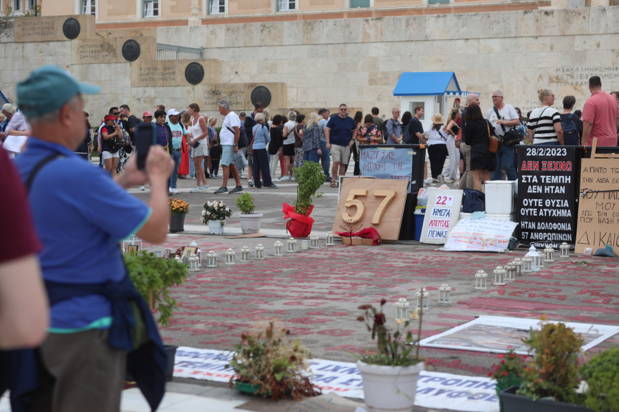 Η κυβέρνηση χωρίς βηματισμό: Από αναδίπλωση σε αναδίπλωση το Μαξίμου