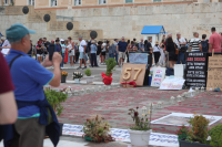 Η κυβέρνηση χωρίς βηματισμό: Από αναδίπλωση σε αναδίπλωση το Μαξίμου