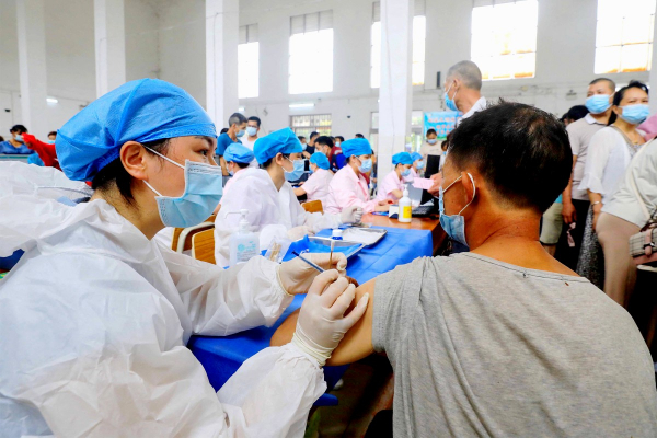 Ιστορική συμφωνία από τους G7 για τις κλινικές δοκιμές εμβολίων και τις θεραπείες