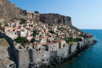 Αρχαιολόγοι για τελεφερίκ στη Μονεμβασιά: Ο Μαυρογιαλούρος και το σχόλιο για την Πλάκα