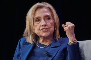 Υπόθεση Έπσταϊν: Η Χίλαρι Κλίντον καταγγέλλει επιχείρηση «συγκάλυψης» από πλευράς Τραμπ