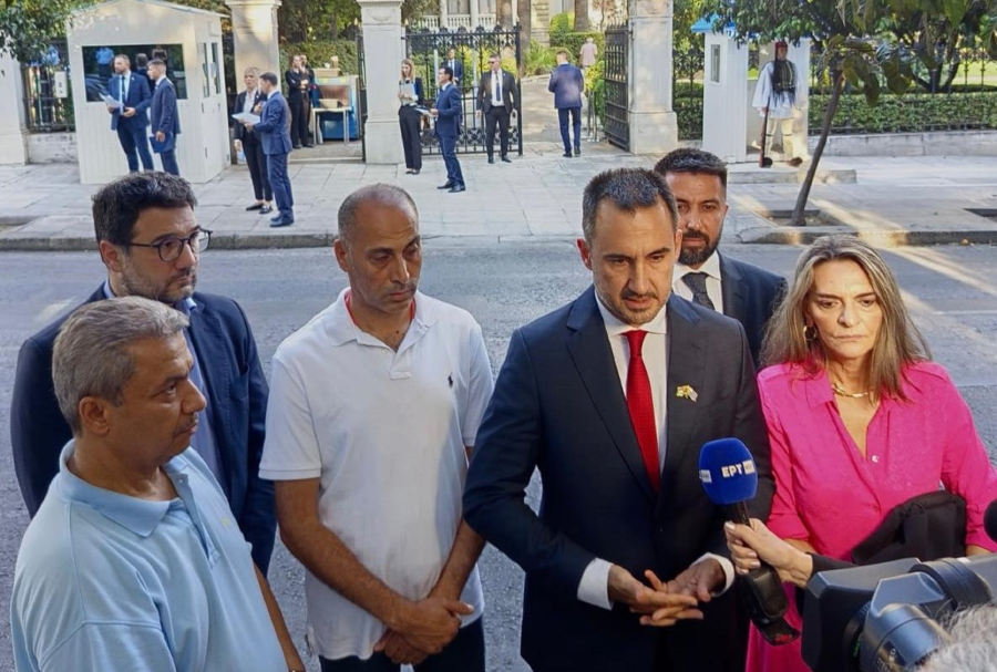 Γιορτή της Δημοκρατίας: Δεν άφησαν τον Χαρίτση να μπει με Παλαιστίνιο, αποχώρησε από το Προεδρικό