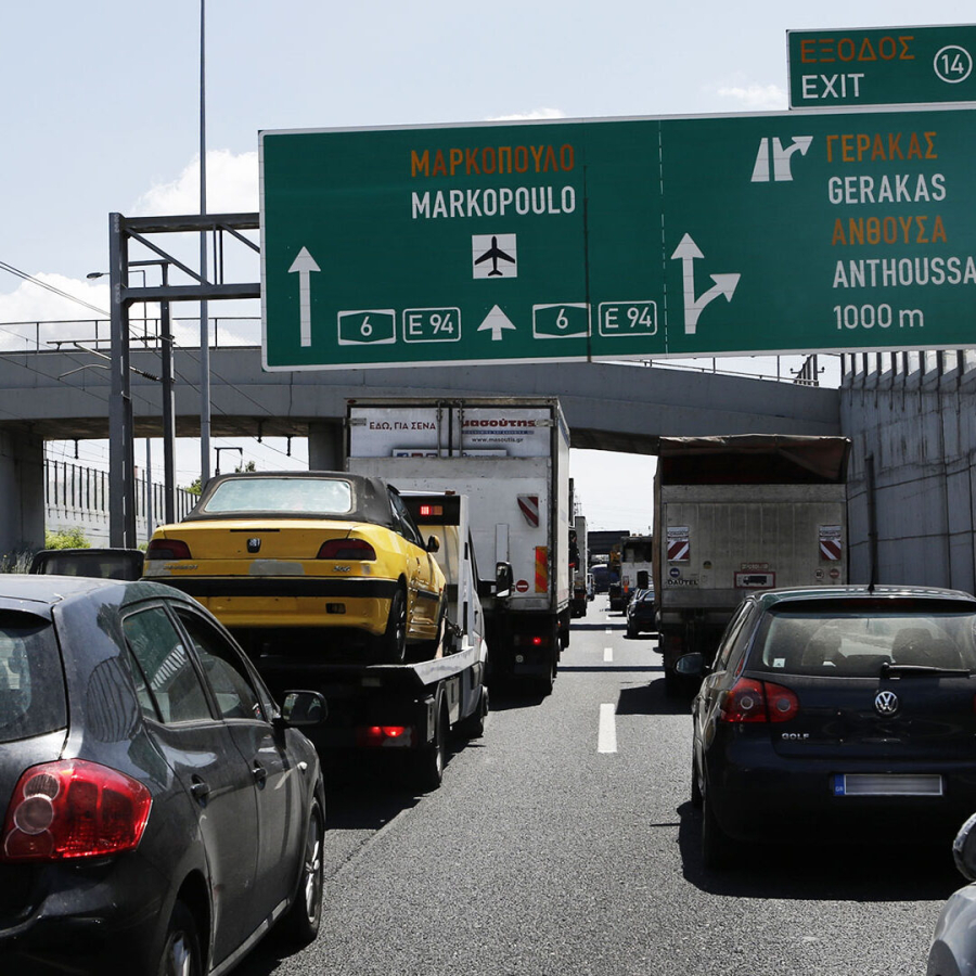 Αττική Οδός: Στο «κόκκινο» η κίνηση μετά από σύγκρουση φορτηγών στη Πεντέλη, ένας τραυματίας