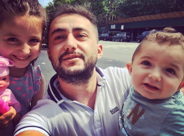 «Θρίλερ» με Αλβανό ηθοποιό: Έπεσε από τον 6ο όροφο μαζί με την σύζυγό του, στο σπίτι ήταν τα δύο παιδιά του (βίντεο)