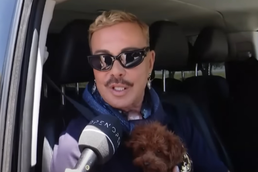 Λάκης Γαβαλάς: «Είμαι πολύ τυχερός που στα 73 μου με προτιμούν και κάνω ακόμα τηλεόραση»