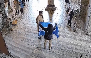 Κωνσταντινούπολη: Συνελήφθησαν Έλληνες στην Αγία Σοφία - Άνοιξαν σημαία «Ορθοδοξία ή Θάνατος» (Βίντεο)