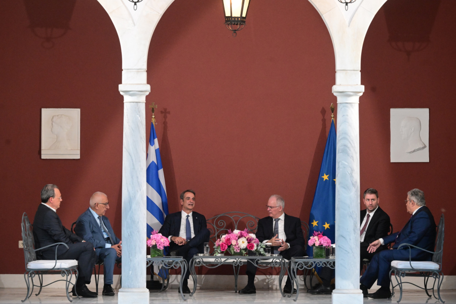 Συμβούλιο αρχηγών και αλλαγή εξωτερικής πολιτικής ΕΔΩ ΚΑΙ ΤΩΡΑ