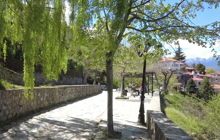 Το χωριό με τους ελάχιστους μόνιμους κατοίκους που μοιάζει με πάρκο αναψυχής