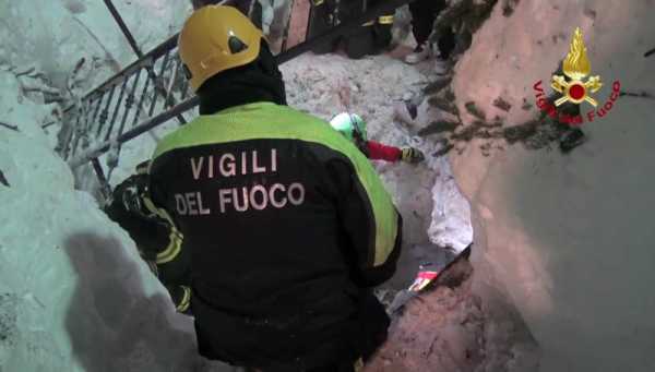 Ιταλία: Τουλάχιστον 23 άνθρωποι αγνοούνται ακόμη στα χαλάσματα ξενοδοχείου