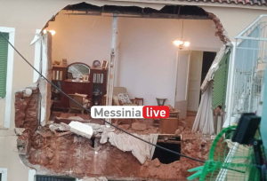 Μεσσήνη: Έπεσε μπαλκόνι σπιτιού, «ξήλωσε» τμήμα της πρόσοψης (Εικόνες)
