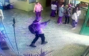 Βίντεο - ντοκουμέντο από τη στιγμή που ένοπλος εισβάλλει σε δημοτικό σχολείο στη Βραζιλία (vid)