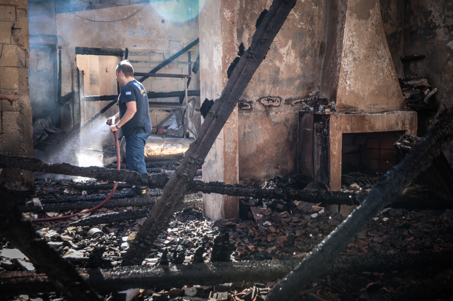 Αυτοψίες στα καμένα: Τα ευρήματα των ελέγχων σε Κρυονέρι, Μεσσηνία, Αρκαδία, Χανιά και Κύθηρα