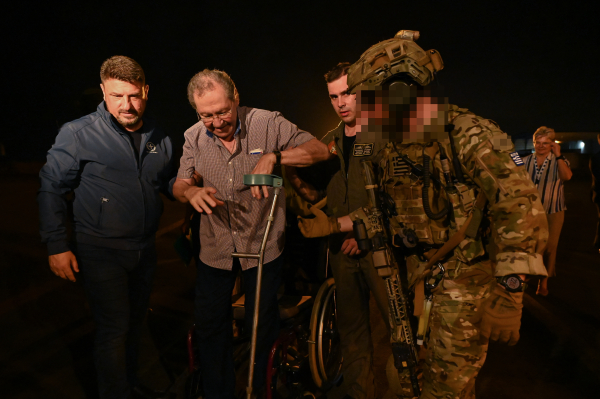 Σε εξέλιξη ο απεγκλωβισμός Ελλήνων του Σουδάν, σε λίγα λεπτά η άφιξή τους στην Αθήνα