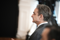 Στη δίνη της ακρίβειας και των σκανδάλων στροβιλίζεται η κυβέρνηση