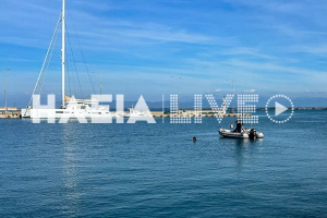 Πανικός στο λιμάνι της Κυλλήνης: Σταθμευμένο αυτοκίνητο άρχισε να τσουλάει και έπεσε στη θάλασσα