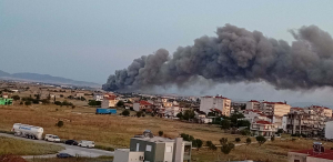 Φωτιά τώρα σε εργοστάσιο στη Λάρισα - Ήχησε το 112
