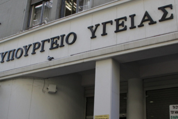 Οι καταγγελίες Βαξεβάνη και η απάντηση του Υπουργείου Υγείας με τρία ερωτηματικά