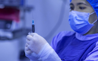 Βρετανία: Εγκρίθηκε η χορήγηση της ενισχυτικής δόσης του εμβολίου της Pfizer/BioNTech κατά του κορονοϊού