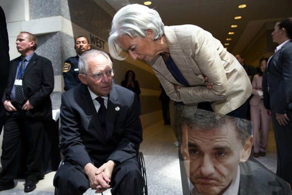 Στο «τραπέζι» διάφορα σενάρια για το χρέος