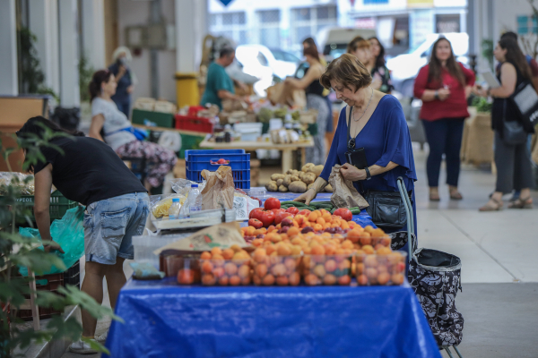 Eurostat: Υπό το φάσμα της φτώχειας οι Έλληνες - Που «πηγαίνουν» τα εισοδήματα των νοικοκυριών