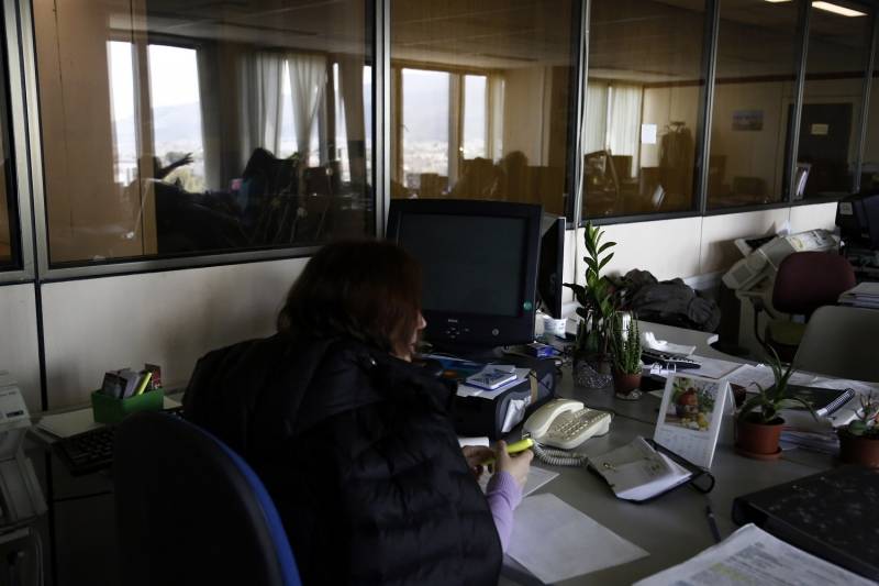 Δημόσιο και Κορονοϊος: Τι θα ισχύσει για δημοσίους υπαλλήλους, εξυπηρέτηση κοινού σε περιοχές στο «κόκκινο»