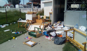 Ασυνείδητοι τα έκαναν γυαλιά - καρφιά σε νηπιαγωγείο - 80 παιδιά εκτός σχολείου (pics)