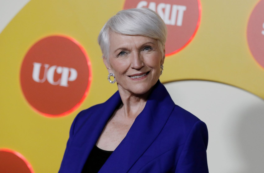 Στη Σαντορίνη για το συνέδριο «The Luxury Side of Greece» με οκτώ σωματοφύλακες η μαμά Μασκ