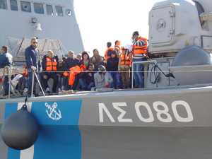 Μάχη από το Λιμενικό να διασώσει ναυαγούς μετανάστες ανατολικά της Λέσβου