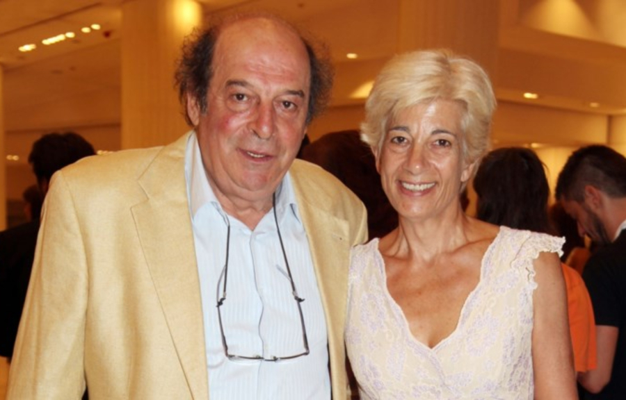 Μανούσος Μανουσάκης: Συγκλονίζει η σύζυγος του λίγο πριν την κηδεία