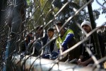 Σύρος αυτοπυρπολήθηκε έξω από το κέντρο της Μόριας