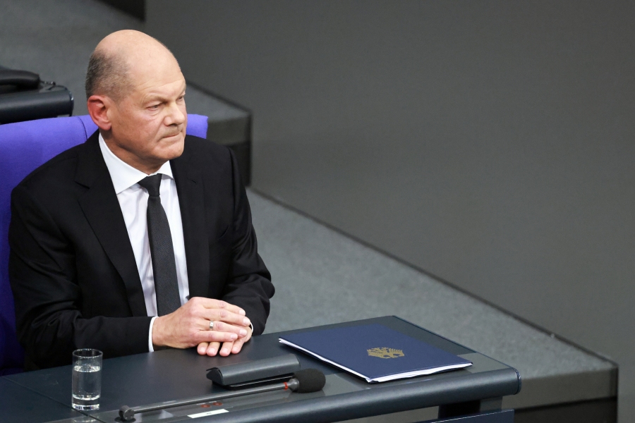 Βολές Σολτς από τη Μπούντεσταγκ: «Ασυγχώρητο λάθος» η συνεργασία με το AfD