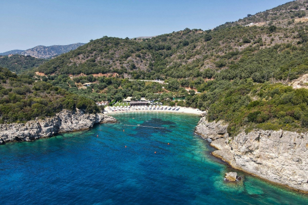 Ίσα που προλαβαίνεις: Ο φτηνός παραθαλάσσιος προορισμός με μεγάλη πληρότητα για τον Αύγουστο 2025