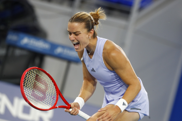 Athens Open: Στα προημιτελικά η Μαρία Σάκκαρη, το «ευχαριστώ» στον Γιώργο Καραγκούνη (Βίντεο)