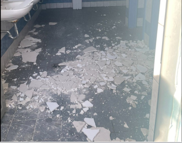 Οργή για την πτώση σοβάδων στο 1ο Δημοτικό Παλαιού Φαλήρου