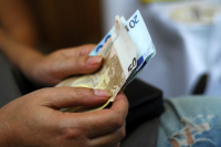 «Πράσινο φως» για νέα αύξηση κατώτατου μισθού παρά τον δύσκολο χειμώνα (βίντεο)