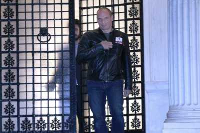 Βαρουφάκης: «Σχεδιάζαμε να &quot;αναδιαρθρώσουμε&quot; τα ομόλογα της ΕΚΤ, αλλά ο Τσίπρας συνθηκολόγησε»!